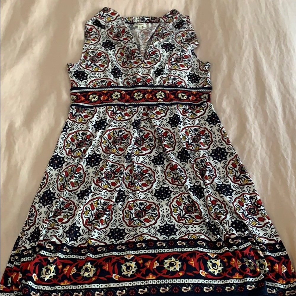 Max Studio V-neck sleeveless dress